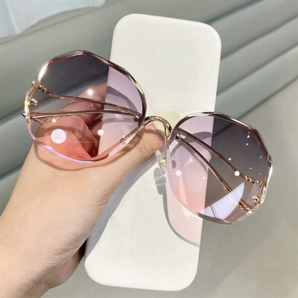 Fashion Tea Gradient Sunglasses Women Ocean Water Cut Trimmed Lens Metal Curved Temples Sun Glasses Female UV400 - immagine 5