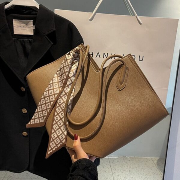 Large capacity niche fashion shoulder bag commuting tote bag - immagine 12
