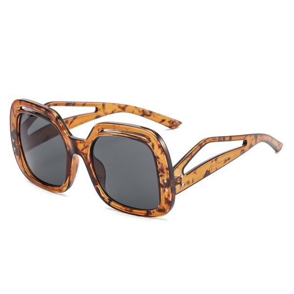 Vintage Oversized Square Rivet Sunglasses For Women New Fashion Brand Hollow Bend Leg Sun Glasses Female Elegant Beige Eyewear - immagine 7