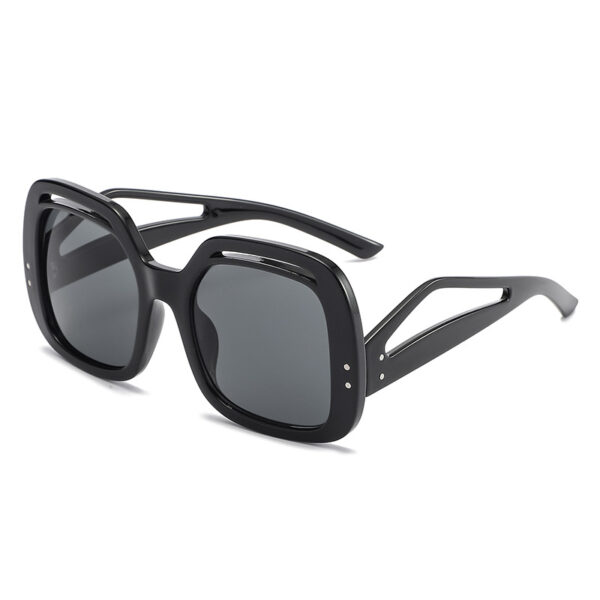 Vintage Oversized Square Rivet Sunglasses For Women New Fashion Brand Hollow Bend Leg Sun Glasses Female Elegant Beige Eyewear - immagine 4