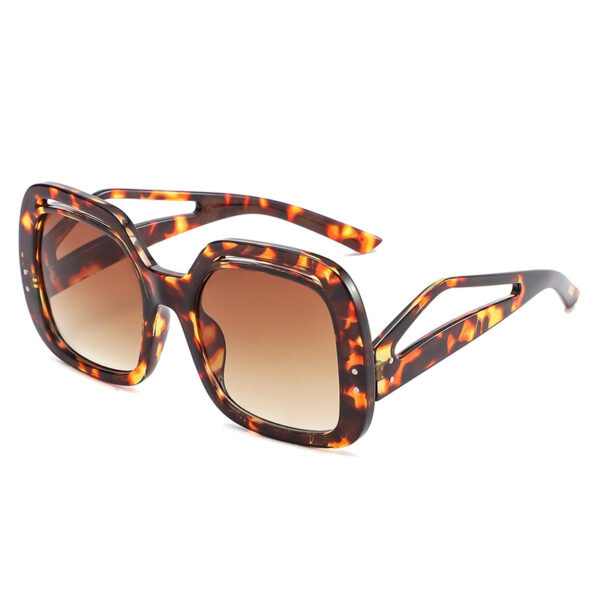 Vintage Oversized Square Rivet Sunglasses For Women New Fashion Brand Hollow Bend Leg Sun Glasses Female Elegant Beige Eyewear - immagine 8