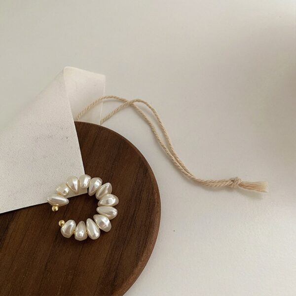 French Pearl Ear Bone Clip Women Fake Piercing Ear Cuff Retro Elegant Irregular Natural Pearl Ear Clips On Earrings Jewelry Gift - immagine 6