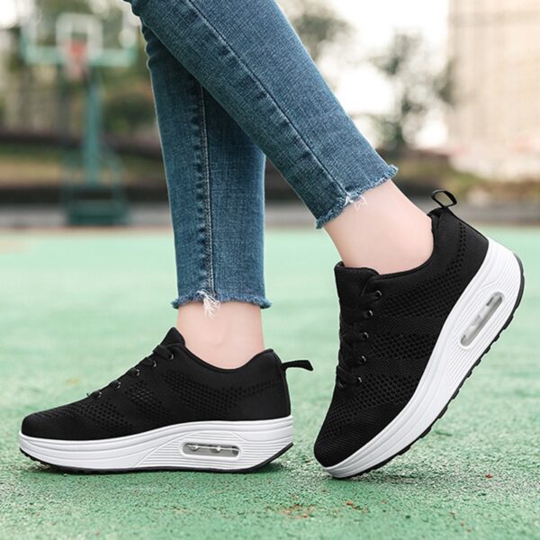 Shake Shoes Women's Shoes New Korean Edition Thick Sole Air Cushion Shoes Fashion Square Dance Mom Shoes Casual Shoes - immagine 3