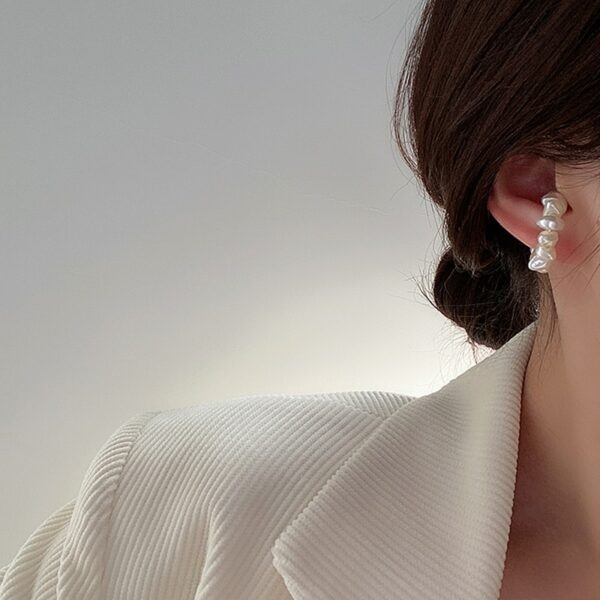 French Pearl Ear Bone Clip Women Fake Piercing Ear Cuff Retro Elegant Irregular Natural Pearl Ear Clips On Earrings Jewelry Gift - immagine 4