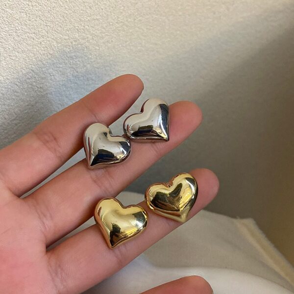 Female three-dimensional peach shaped earrings with niche design - immagine 5