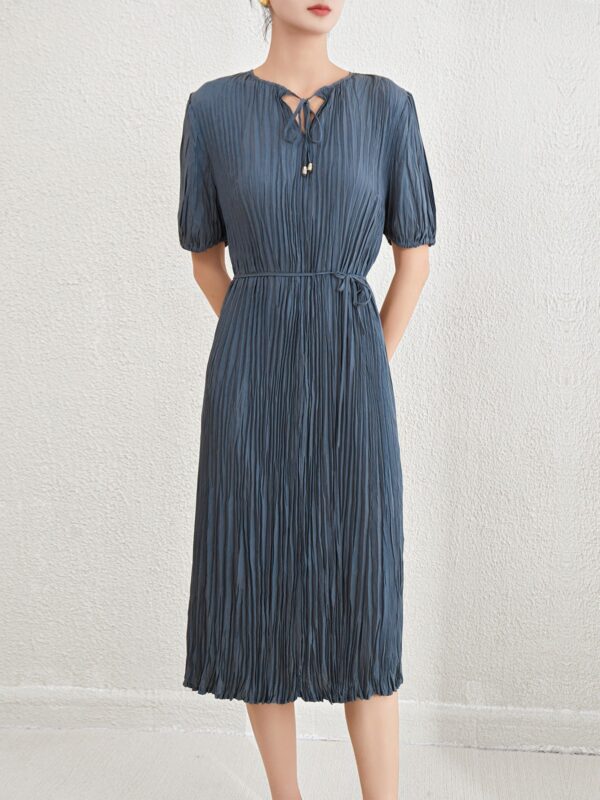 Dresses for women with a sense of niche design. Lace up waist with bubble sleeves for long dresses