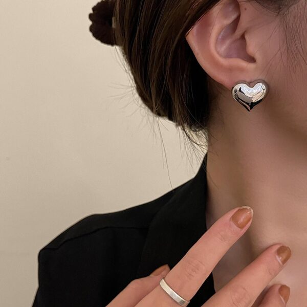 Female three-dimensional peach shaped earrings with niche design - immagine 7