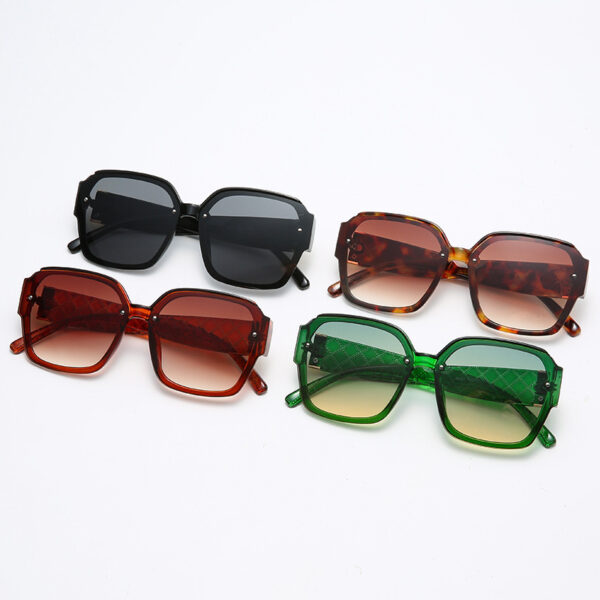New Trend Square Rice Nail Sunglasses Men And Women Retro Mesh Sunglasses Ins Style Gradient Glasses - immagine 3