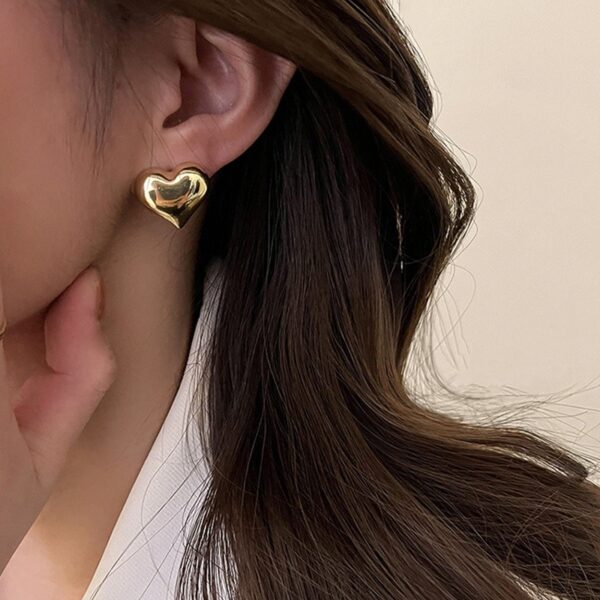 Female three-dimensional peach shaped earrings with niche design - immagine 6