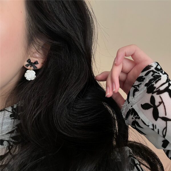 Silver Needle Korean Flower Bow Earrings for Women - immagine 3
